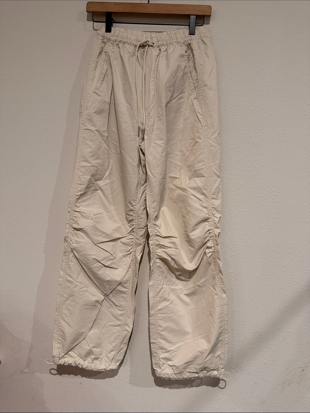 Abercrombie & Fitch Cream Wide-Leg Drawstring Cargo Pants - Picture 2 of 9